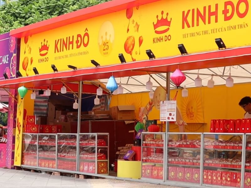 Kinh doanh bánh Trung thu trực tiếp tại cửa hàng (1)