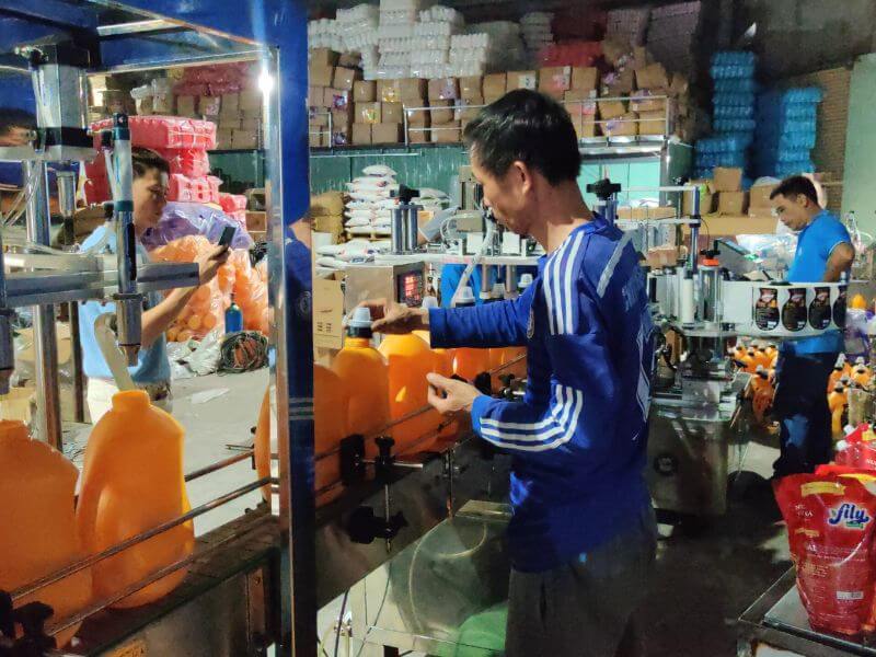 Sử dụng máy chiết rót trong sản xuất nâng cao chất lượng sản phẩm