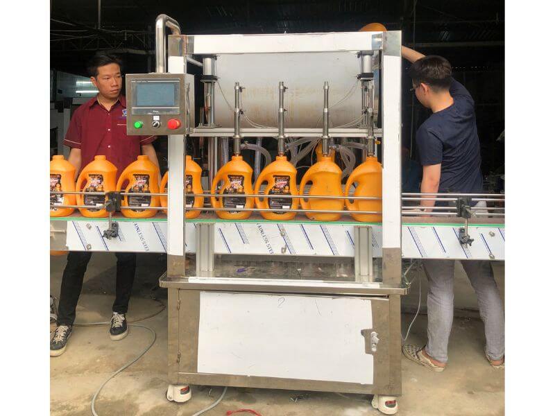 Sử dụng máy chiết rót trong sản xuất nâng cao chất lượng sản phẩm