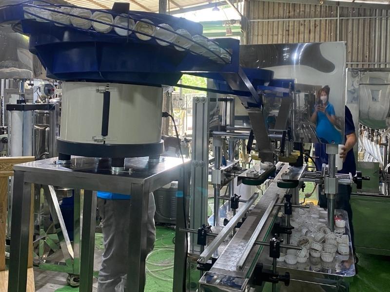 Máy đóng nắp tốc độ cao tự động (2)