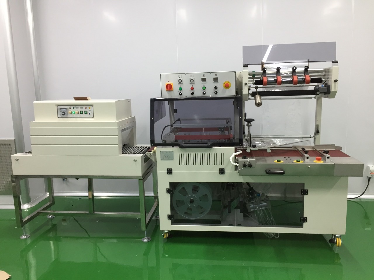 Thi công lắp máy cắt và co màng tại xưởng khách hàng