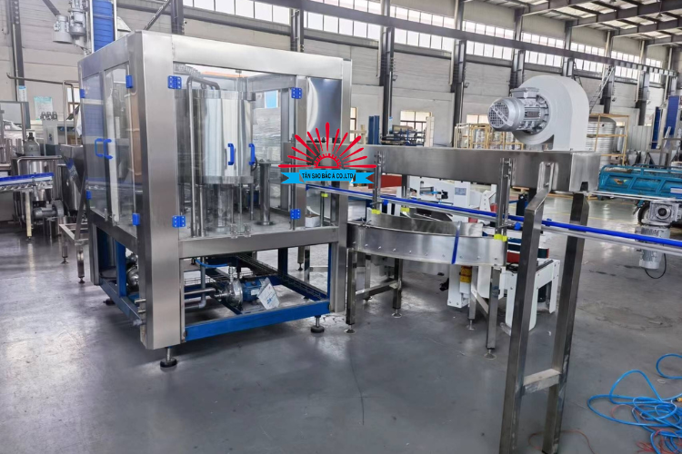 MÁY CHIẾT RÓT CHAI PET TỰ ĐỘNG