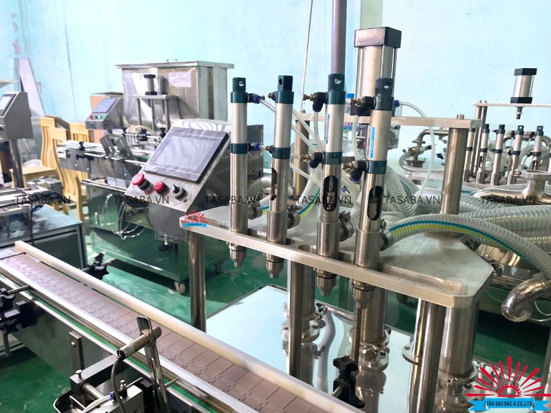Máy chiết rót bơm piston 4 vòi