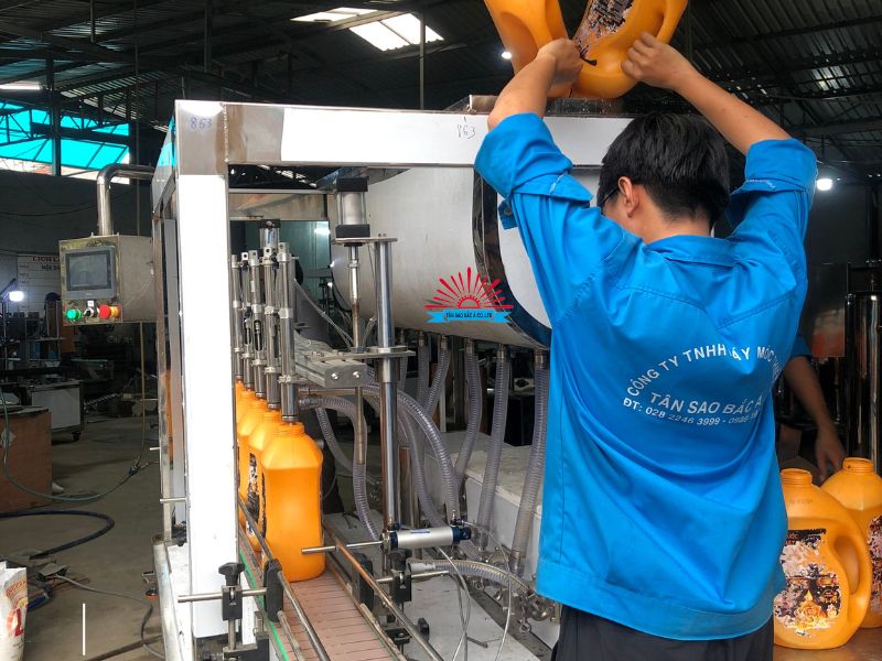 máy chiết rót nước rửa chén bát tự động