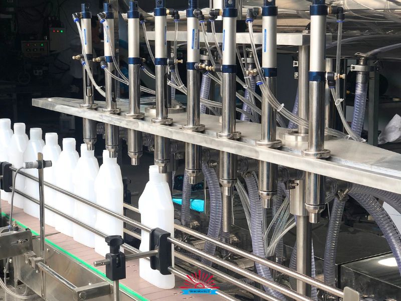máy chiết rót chất lỏng tự động (1)