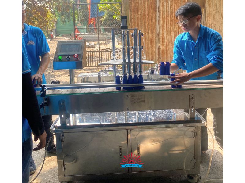 máy chiết rót chất lỏng tự động