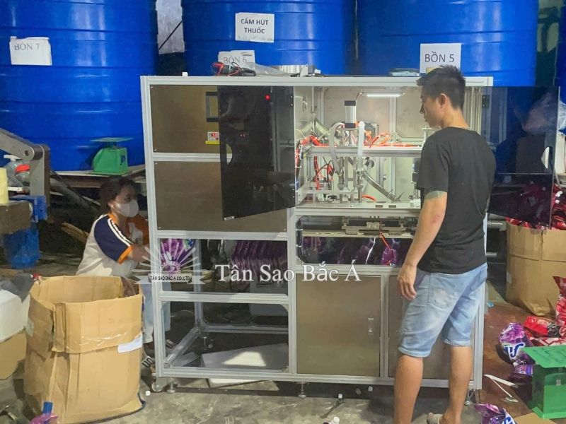 Máy chiết rót túi nước giặt 4 vòi tự động bơm từ (5)