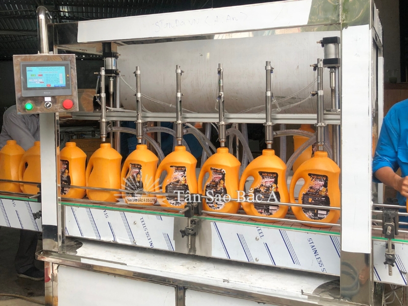 Máy chiết rót nước giặt tự động (1)