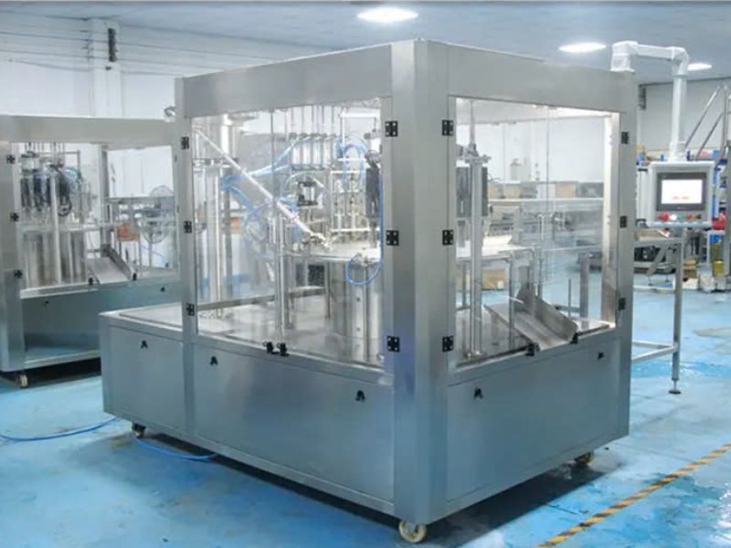Máy chiết rót chất lỏng dạng túi (2)