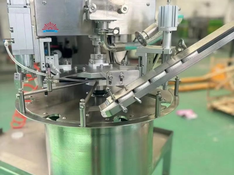 Máy chiết rót túi cấp nắp 1 vòi tự động (4)